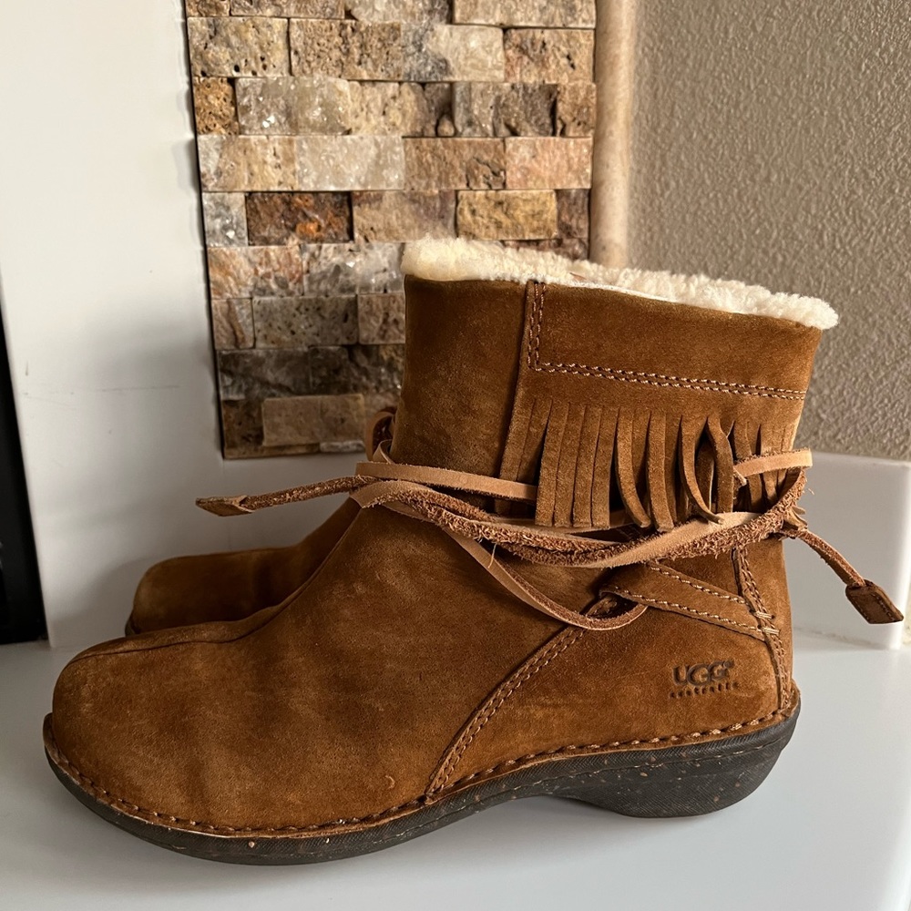 Short Ugg Boot With Fringe